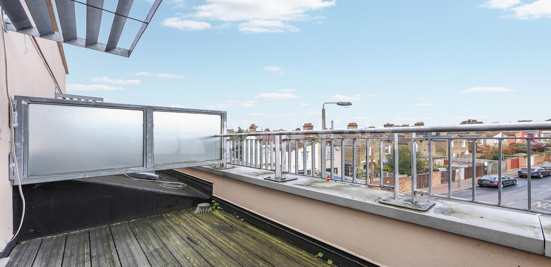 			UNDER OFFER , 1 Bedroom, 1 bath, 1 reception Apartment			 Totterdown Street, Tooting Broadway